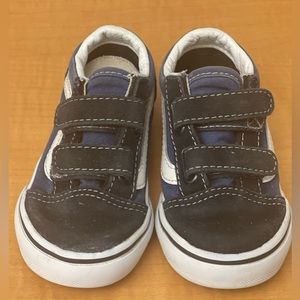 Vans Old Skool Sneaker in Navy size 7c